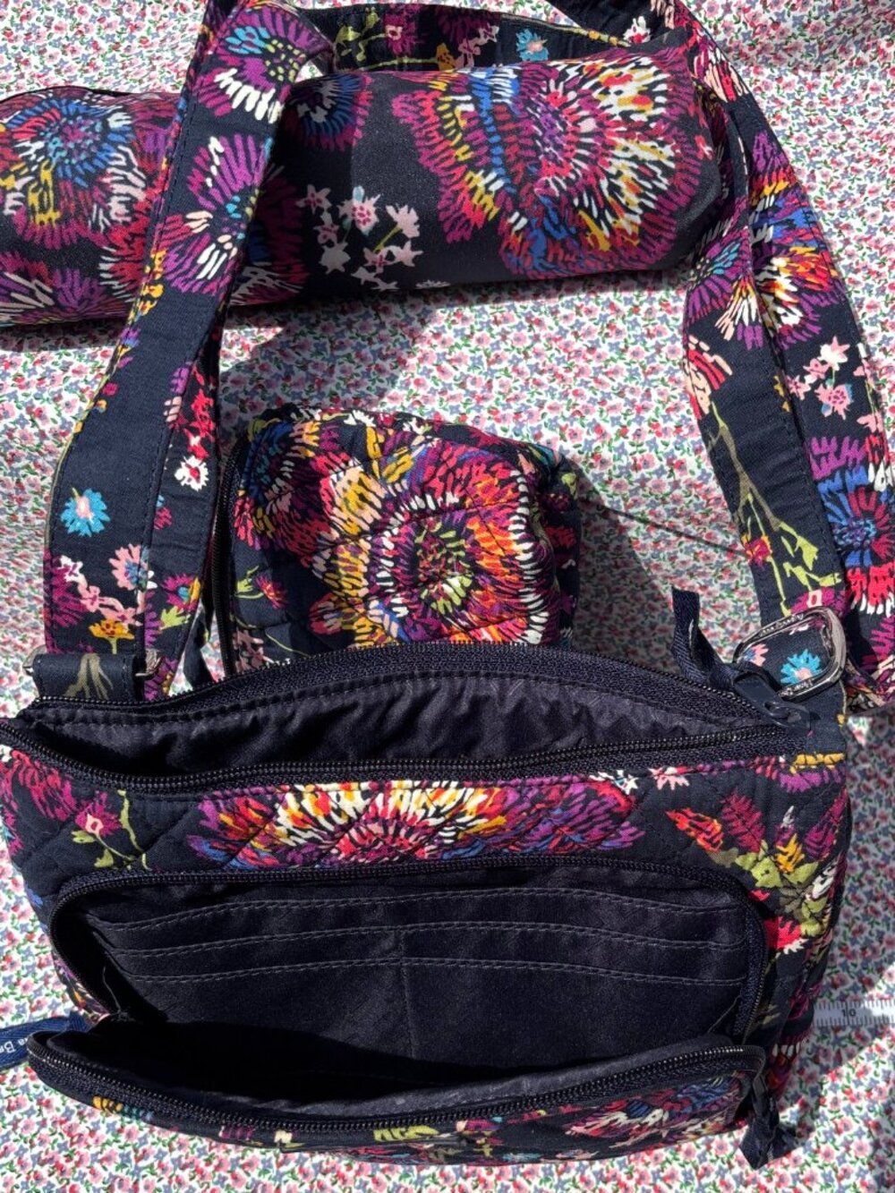 Vera Bradley Set - Shoulder Bag, Umbrella, Petite Zip Wallet, Mirror Cosmetic - Picture 4 of 6